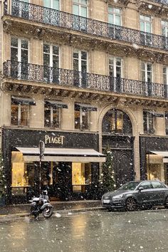 snow falling on rue de la paix in paris Paris In The Winter, Paris Snow, Euro Winter, Winter In Europe, Heavy Snowfall, European Winter