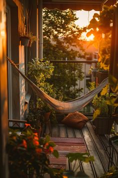 Cozy balcony with a hammock, potted plants, and warm sunset lighting, offering a peaceful outdoor retreat. Small Balcony Design, Apartment Patio, Living Room Loft