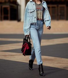 Our New Favourite Ways to Wear Ankle Boots With Skinny Jeans Jeans With Ankle Boots, How To Wear Jeans, Black Biker Boots, How To Wear Ankle Boots, Boots Outfit Ankle, Womens Beach Fashion, Womens Fashion Casual Spring, Mode Inspiration, Autumn Fashion Women