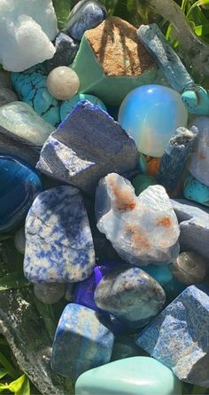 Sodalite Crystal Aesthetic, Stones And Crystals Aesthetic, Pretty Rocks Aesthetic, Rocks Aesthetic Nature, Blue Hippie Aesthetic, Crystal Blue Aesthetic, Blue Crystal Aesthetic, Sodalite Aesthetic, Blue Crystals Aesthetic