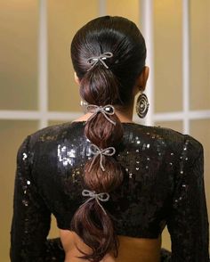 Mehendi Hairstyles, Party Hairstyle, Down Hairstyles For Long Hair, Girl Hairstyle, Creative Hair, Hair Diy, Beauty Finds, Wedding Styling, Indian Suits