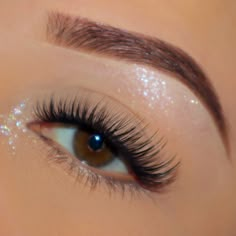 Holen Sie sich einen klassischen Wimpern-Look mit unseren bisher weichsten, wolkenartigen Komfort-Wimpern. Diese Cluster wurden speziell entwickelt, um natürlich auszusehen und sich so leicht anzufühlen, dass Sie vergessen werden, dass Sie sie überhaupt tragen.       Leichter Nerzimitat     Locken: C/D     Länge: 8–16 mm (C-Locke), 8–18 mm (D-Locke).     Stil: Klassisch     *Cluster 2 N 1 Bond + Seal, Applikator und Remover Serum separat erhältlich. Wet And Wispy Lashes, Lash Extensions Doll Eye, Light Volume Lash Extensions, Classic Lash Set, Lashes With Color, Color Eyelash Extensions, Natural Lash Extensions, Natural Looking Lashes, Lashes Classic