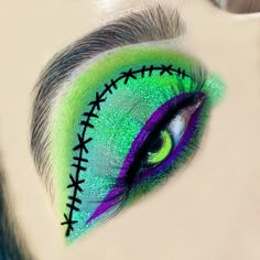 Eye Makeup Halloween, Halloween Eyeshadow, Holloween Makeup, Vampire Bride, Eye Contact Lenses, Cute Halloween Makeup, Halloween Makeup Diy, Halloween Makeup Pretty, Halloween Eye Makeup