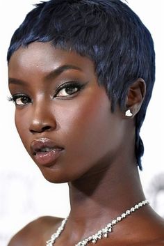 Youthful Face, Mode Zara, Short Black Hairstyles, Beauty Skin, Pretty People, Fashion Models