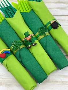 green napkins with st patrick's day decorations on them