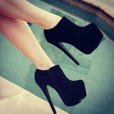 Hak Tinggi, Modern Women, Gorgeous Shoes, Hot Shoes, Fashion High Heels, Black High Heels, Boots Women