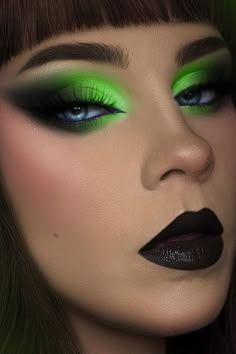 Makeup Therapy, Drag Make-up, Makeup Looks For Green Eyes, Toxic Products, Halloween Eye Makeup, Summer Makeup Looks, Halloween Makeup Inspiration, Eye Makeup Pictures, Green Makeup