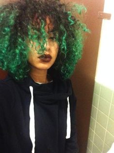 Temporary Blue Hair Dye, Green Color Hair, Wedding Hairstyles Natural, Short Curly Weave Hairstyles, Hair For Prom, Hair African, Dyed Hair Blue, Hairstyles Design