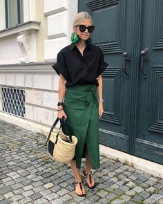 Mode Casual, Green Skirt, Mode Inspiration, Look Fashion, Chic Outfits, Work Outfit