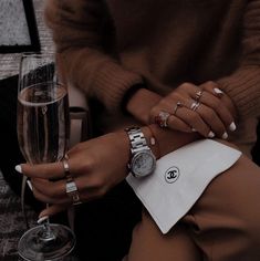 Rich Lawyer Woman Aesthetic, Girl Lawyer Aesthetic, Rich Lawyer Aesthetic, Rich Woman Aesthetic Classy, Classy Rich Aesthetic, Rich Business Woman, Kily Jenner, Woman Aesthetic, Wealthy Women