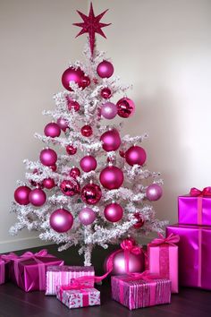 White Christmas tree adorned with pink ornaments and topped with a pink star, surrounded by pink-wrapped presents. Pink Photo Backdrop, Pink Decor Ideas, Pink Christmas Decor Ideas, Candy Wonderland, Pink Placemats, Lace Lamp, Elegant Ornaments