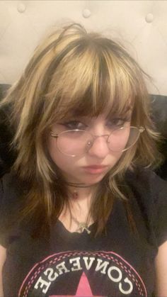 Messy Rockstar Hair, Alternative Hair Straight, Light Wolfcut, Shaggy Alt Hair, Layered Alt Hair, Hair Dye Ideas Bangs, Alt Layered Hair, Medium Grunge Hair, Grunge Hair Dye