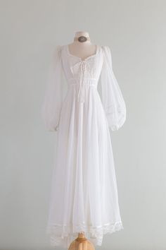 Long Flowing Skirts, Vintage Clothing Stores, Prom Dress Inspiration, Gunne Sax, Flowing Skirt