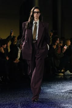 Saint Laurent Spring 2025 Ready-to-Wear https://www.vogue.com/fashion-shows/spring-2025-ready-to-wear/saint-laurent/slideshow/collection#19 Academy Museum Gala, Woman In Suit, High Fashion Men, Androgynous Style