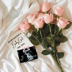 Brunch Gender Reveal Ideas, Gender Reveal Classy, Baby Gender Announcement Ideas, Gender Reveal For Family Members, Chic Gender Reveal, Pregnancy Announcement With Flowers, Baby Pregnancy Announcement, Gender Reveal Shoot, Hawaii Pregnancy Announcement