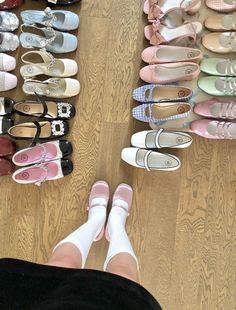 Dr Shoes, Sofia Coppola, Kirsten Dunst, Shoe Inspo, Jolie Photo, Pretty Shoes, Dream Shoes, On The Floor, Just Girly Things