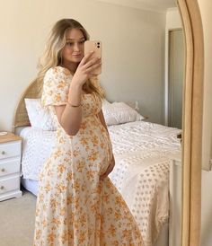 Cute Dresses For Pregnant Women, Summer Baby Shower Dress For Mom, Preagnet Outfits, Pregnancy Outfits Dress, Pregnant Outfits Aesthetic, Pregnant Dress Outfits, Cottagecore Pregnancy, Pregnant Dress Casual