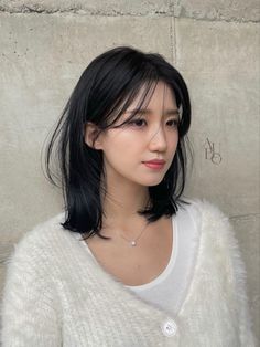 Medium Length Hair Styles Korean, Short Layered Hair With Curtain Bangs Asian, Midlength Haircuts Straight Hair, Asian Hair Long Bob, Korean Long Bob, Asian Shoulder Length Hair, Shoulder Length Straight Hair, Collarbone Length Hair