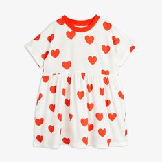 Short sleeve dress with an all over Hearts print, made from 100 % GOTS certified organic cotton. Designed with short sleeves and a ribbed contrasting collar. Mini Rodini, Embroidered Baseball Caps, Heart Dress, Embroidered Caps, Gifts For Adults, 50's Dress, Heart Print, Red Dress, Short Sleeve Dresses