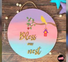 a wooden sign that says,'bess du nest'with a bird on it