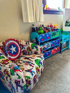 Image of a bedroom with Marvel Avengers bedroom furniture Marvel Boys Bedroom, Design A Superhero, Superhero Theme Bedroom, Boys Superhero Bedroom, Superhero Aesthetic, Avengers Bedroom, Marvel Bedroom, Marvel Avengers Bedroom, Avengers Room