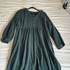 Never Worn Green Flowy Long Sleeve Midi Dress, Casual Dark Green Midi Dress For Spring, Dark Green Long Sleeve Midi Dress For Spring, Green Maxi Dress For Fall Daywear, Green Cotton Dress For Fall, Green Long Sleeve Maxi Dress For Day Out, Green Maxi Dress For Daywear In Fall, Green Flowy Midi Dress For Daywear, Green V-neck Cotton Midi Dress