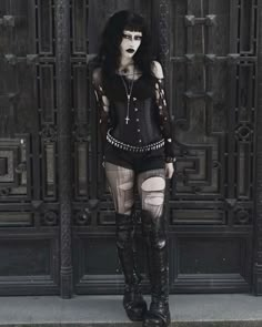 Trad Goth Outfits Women, Alternative Goth Outfits, Goth Boots Outfit, Trad Goth Outfit Ideas, Trad Goth Hair, Goth Corset Outfit, Trad Goth Outfit, Trad Goth Fashion