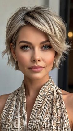 💅 Artistic Good Haircut Short Hairstyles for Women Over 60 Inspiration | Most-Loved 💁‍♀️💖 Victoria Beckham Pixie Haircut, Bob Short Back, Chin Length Fine Hair, Short Short Hairstyle Women, Short Bob Back View, Hair For 40 Year Old Women, Short Shag Straight Hair, Women’s Short Haircuts