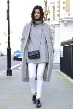 winter white jeans the northern light White Denim Outfit, White Jeans Winter, Oversized Grey Sweater, Cold Weather Outfit, Grey Coat, Inspiration Mode