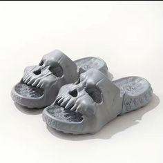 Comes In Black & Gray Size 9.5-10 & 11.5-12 Skull Shoes, Beach Shower, Men Slides, Street Style Shoes, Summer Slide, Open Toe Slippers, Beach Slippers, Skull Design, Beach Shoes