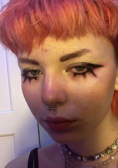 Circle Eyebrows, Unique Eyeliner, Masc Makeup, Eyeliner Inspo, Show Makeup, Rave Makeup