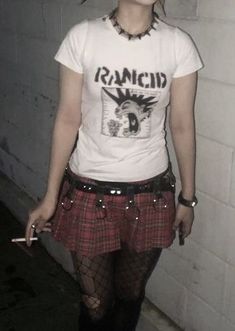 Outfit Ideas Plaid Skirt, 1990s Punk Fashion, Alt T Shirt Outfit, Punk 90s Fashion, 90s Riot Grrrl Fashion, London Punk Aesthetic, 90s Punk Fashion Women, Simple Punk Outfits, Red Plaid Skirt Outfit Grunge