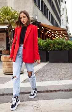 Blazer Rojo Outfit Casual, Red Blazer Outfits For Women, Outfit Blazer Rojo, Red Blazer Outfit Casual, Outfit Con Blazer, Red Blazer Outfit, Outfit Informal, Outfit Blazer, Outfit Primavera