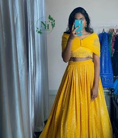 Haldi Lehenga Designs, Haldi Blouse Design For Bride, Haldi Blouse Design, Pithi Outfit, Unique Haldi Outfits For Bride, Haldi Outfits For Bride, Haldi Dress For Bride, Haldi Dress Ideas, Haldi Dress