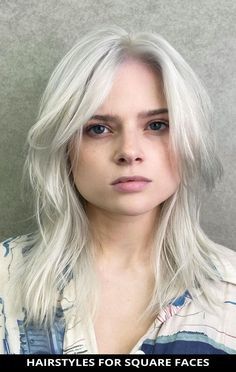 Consider this hot hairstyles for square faces women are getting this season! Ready for more inspo? See the 28 most amazing examples of hairstyles you'll see right now. // Photo Credit: @kristinn.oli on Instagram Cap And Gown Hair, Cap And Gown Hair Hairstyles, Hairstyles For Square Faces, 2024 Hair Trends, Virtual Hairstyles, Hairstyle Examples