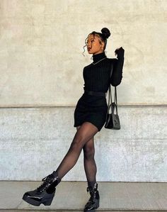 Here are 10 stunning spring date outfit ideas to get your date (even more) obsessed with you. Baddie outfit ideas for your first date or relationship boyfriend. Women's #fashion #style #springstyle Sexy Cute #Summerstyle Summer Concert Outfits Black, Outfit Grey, Winter Date Night, Winter Date Night Outfits, Date Night Outfits, Pastel Outfit, Leggings Outfit, Sweater Outfit, Concert Outfits