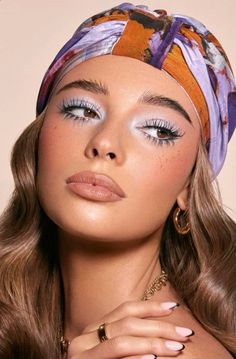 Light 70s Makeup, 70a Makeup, 70s Eyeshadow Looks, Modern 70s Makeup, Groovy Hair And Makeup, Fun 70s Makeup, 70s Makeup Inspiration, Retro Hair And Makeup