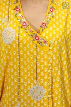 Kurti Ideas, Kurta Patterns, Kurti Patterns, Embroidery On Kurtis, Neck Designs For Suits, Kurta Neck Design, Cotton Kurti Designs, Salwar Kamiz