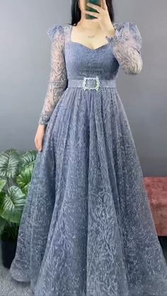 Looking for the perfect floral maxi dress to turn heads in 2023-24? Look no further! We've got a wide selection of stunning styles to choose from, perfect for any occasion. Whether you're dressing up for a special event or just want to look your best on a casual day out, we've got the perfect dress for you. https://www.youtube.com/watch?v=nY2kDDJXUV8&t=4s Frock Designs For Women, Party Wear Gowns, Simple Frock Design, Ootd Instagram, Long Gown Design, Simple Frocks, Fancy Frocks, Simple Gowns