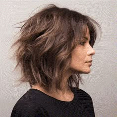 53 Flattering Medium-Length Haircuts for Women Over 40 Layered Haircuts For Medium Hair, Edgy Haircuts, Shoulder Length Hair Cuts, Haircuts For Medium Hair, Shoulder Length Hair, Medium Length Hair Cuts, Great Hair, Layered Haircuts