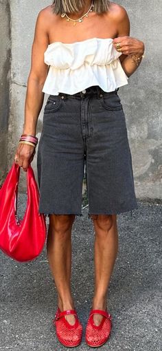 Summer Sandals 2024 Outfits, Summer 2025 Trends Fashion, Nyc Summer Street Style 2024, Shorts For Summer 2024, Shorts Summer 2024, Summer 2024 Midsize, London Winter Fashion, Europe Outfits, Looks Party