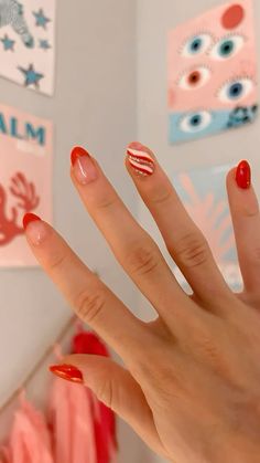 Aesthetic Nails For Christmas, Cute Nails Short Christmas, Nail Into Christmas, Christmas Nails Non Acrylic, Natural Nails Christmas Design, Aura Nails Christmas, Nail Inspo Acrylic Christmas, Preppy Christmas Nails Acrylic, Cute Nails For Christmas Simple