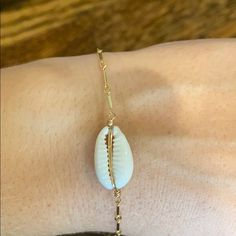 Brand New Without Tags Puka Shell Gold Bracelet Smoke Free Home Puka Shell, Womens Jewelry Bracelets, Gold Bracelet, Shells, Women Jewelry, Brand New, Bracelet, Tags, Gold