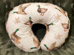 there is a pillow with ducks on it