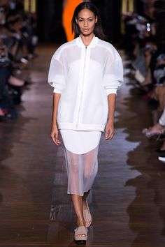 Stella McCartney Joan Smalls, Style Sportif, Sport Chic, Sport Fashion, White Shirt, Paris Fashion, Runway Fashion, Paris Fashion Week, Sport Outfits