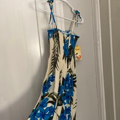 Beautiful Hawaiian Dress Great For A Hawaiian Party Or Luau. One Size. Stretchy Too And Tie Straps. So It Is Adjustable. Cream And Blue Mainly. Casual Blue Holiday Dresses, Blue Floral Print Dresses For Holiday, Blue Floral Print Dress For Holiday, Vintage Hawaiian Dress, Hawaiian Dresses, Hawaii Dress, Hawaiian Party, Skiing Outfit, Hawaiian Dress