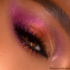 Stay snatched with this bright copper with hot pink pin points! 💕 Bright Inner Corner Makeup, Plum Eyeshadow Looks, Purple Shadow, Speech Outline, Concert Makeup, Sparkly Makeup, Orange Makeup, Pink Eye Makeup