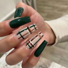 Green Burberry Nails, Burberry Christmas Nails, Fall Burberry Nails, Plaid French Tip Nails, Plaid Nail Designs Fall, Flannel Nail Art, Green Fall Nails Acrylic, Fall Nails Plaid, Plaid Nails Fall