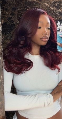 Hair Woman Drawing, Dark Skin Red Hair, Burgundy Hair Color Ideas, Burgundy Hair Color, Inspiring Hairstyles, Girl Hair Colors, Hair Color Burgundy, Red Hair Woman