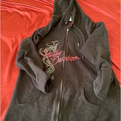 Y2k Harley Davidson Zip Up Never Worn Like New Size L But Fits More Like A M Or S No Rips Any Reasonable Offers Are Accepted :) Downtown Girl, Harley Davidson Women, Back To School Outfits, Zip Up Hoodie, School Outfits, Hat Hairstyles, Dream Wardrobe, Vintage Tops